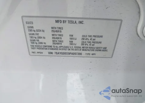 2023 Tesla Model Y Awd/Long Range Dual Motor All-Wheel Drive z USA, uszkodzony, nr VIN 7SAYGDEE9PA097396